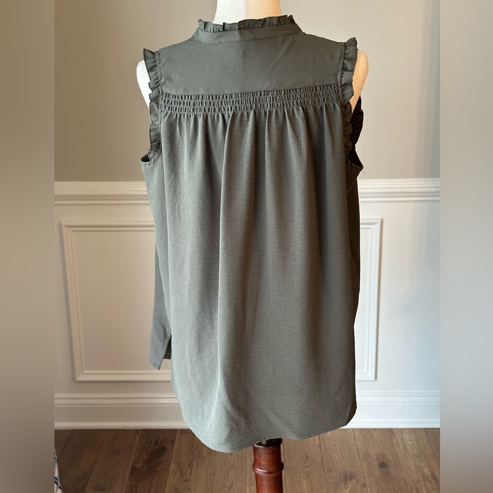 Adrianna Papell Sleeveless Smocked Top Blouse size XS NWT - Picture 4 of 11
